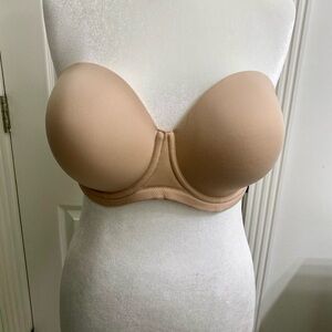 Wacoal convertible bra. Straps not shown. Size 38G